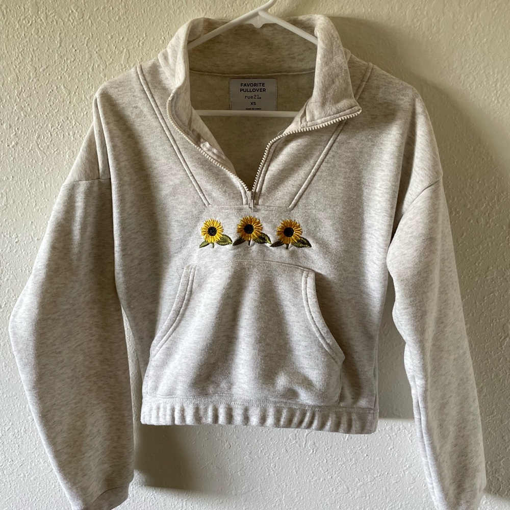 RUE 21 Sunflower Pullover Cropped Sweatshirt